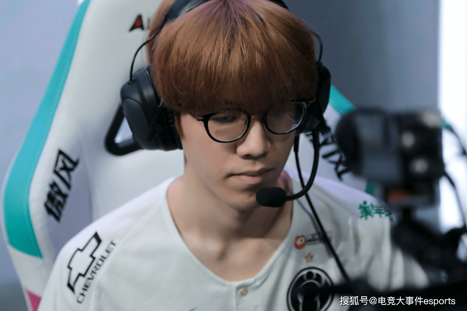 李先生穿着